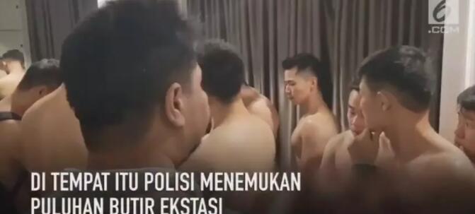 突发:同志私密趴22名肌肉名媛仅穿内裤被抓 - 51虹马 突发:同志私密趴22名肌肉名媛仅穿内裤被抓 - 51虹马