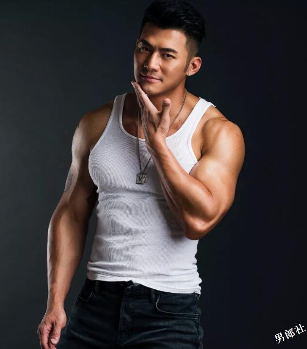 与名媛同游曼谷的天菜大叔难不成是0？网友评价亮了！-51虹马