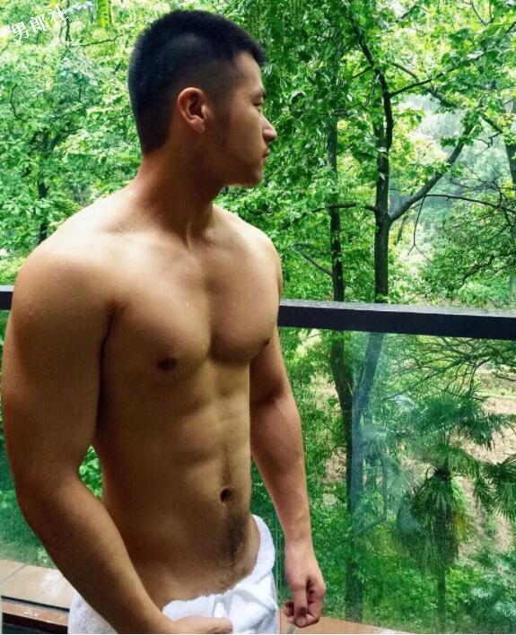 腹毛旺盛Man到爆？他是新晋名媛TOP1？ - 51虹马