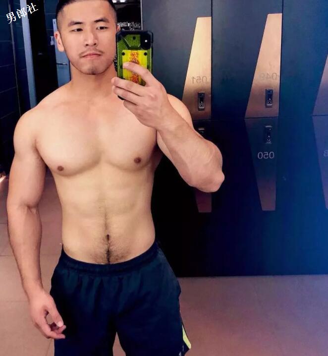 腹毛旺盛Man到爆？他是新晋名媛TOP1？ - 51虹马