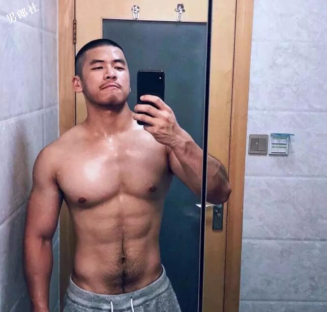 腹毛旺盛Man到爆？他是新晋名媛TOP1？ - 51虹马