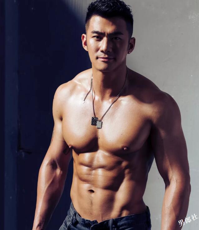 与名媛同游曼谷的天菜大叔难不成是0？网友评价亮了！ - 51虹马