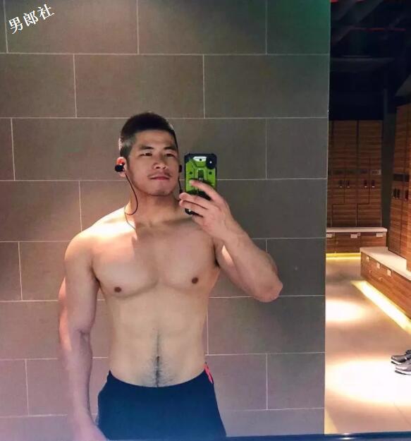 腹毛旺盛Man到爆？他是新晋名媛TOP1？ - 51虹马