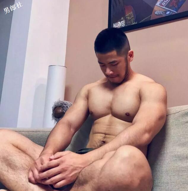 腹毛旺盛Man到爆？他是新晋名媛TOP1？ - 51虹马