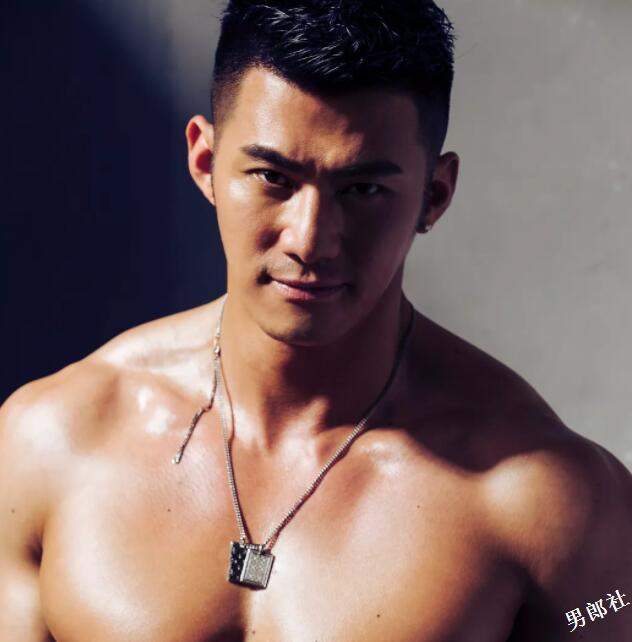 与名媛同游曼谷的天菜大叔难不成是0？网友评价亮了！ - 51虹马