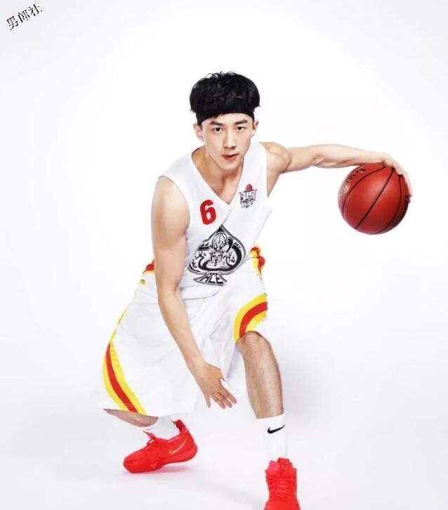 看点∣酷似"吴尊"的退役兵哥变网红硬汉，强大腱子肉身材帅你一脸！ - 51虹马