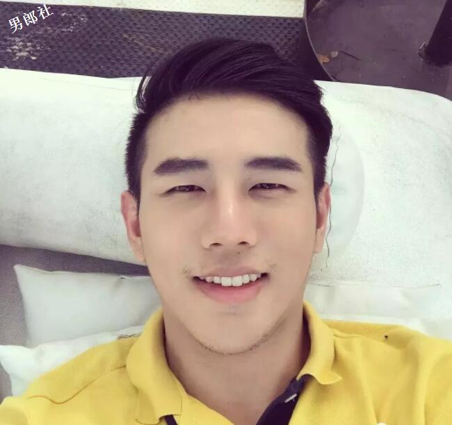 看点∣肌肉外卖小哥放飞自我玩自拍,浴缸里大玩出浴play, 好想共浴!-51虹马