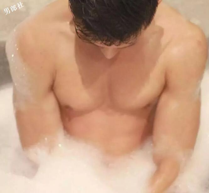 看点∣肌肉外卖小哥放飞自我玩自拍,浴缸里大玩出浴play, 好想共浴! - 51虹马 看点∣肌肉外卖小哥放飞自我玩自拍,浴缸里大玩出浴play, 好想共浴! - 51虹马