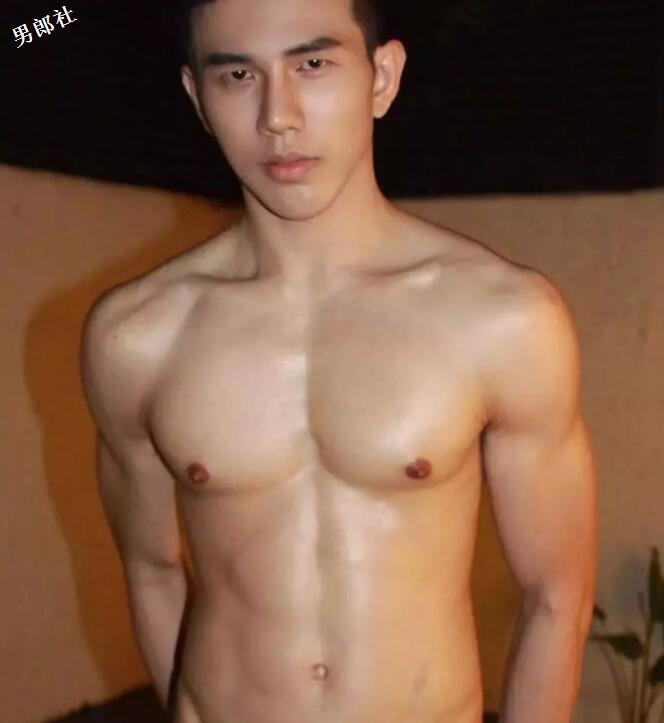 看点∣肌肉外卖小哥放飞自我玩自拍，浴缸里大玩出浴play, 好想共浴! - 51虹马