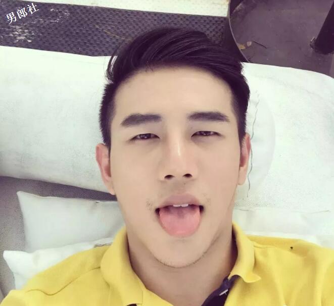 看点∣肌肉外卖小哥放飞自我玩自拍,浴缸里大玩出浴play, 好想共浴! - 51虹马 看点∣肌肉外卖小哥放飞自我玩自拍,浴缸里大玩出浴play, 好想共浴! - 51虹马