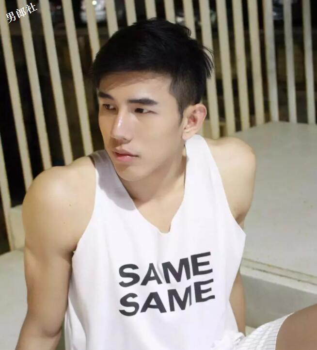 看点∣肌肉外卖小哥放飞自我玩自拍,浴缸里大玩出浴play, 好想共浴! - 51虹马 看点∣肌肉外卖小哥放飞自我玩自拍,浴缸里大玩出浴play, 好想共浴! - 51虹马