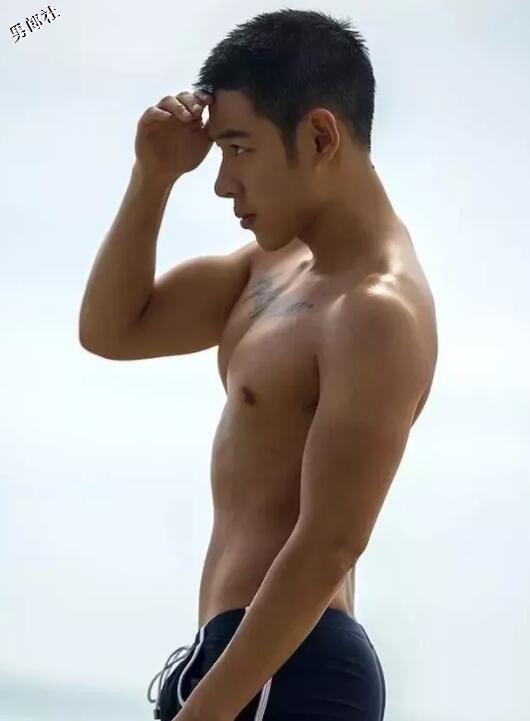 大器肌肉帅哥湿身海边 狼狗诱惑是大还是小-51虹马