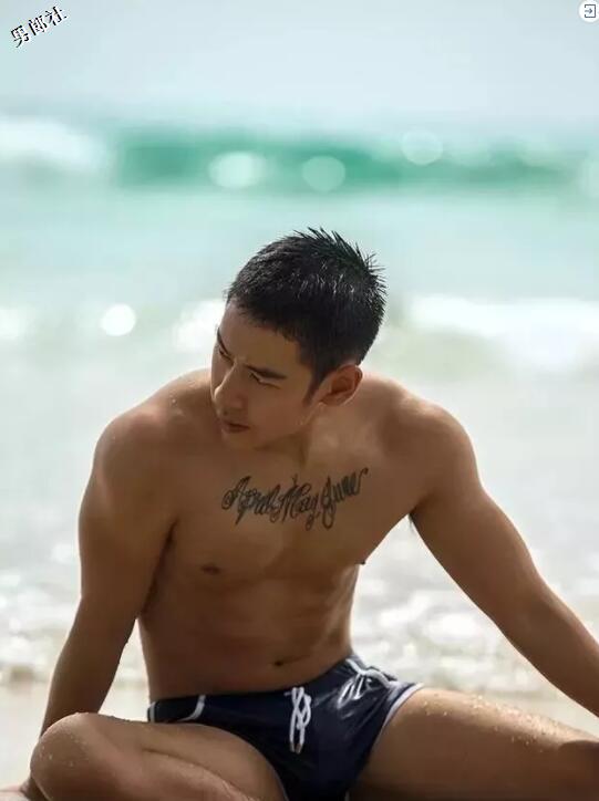 大器肌肉帅哥湿身海边 狼狗诱惑是大还是小 - 51虹马