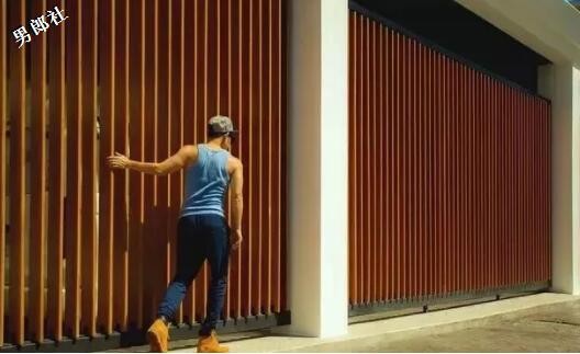 大器肌肉帅哥湿身海边 狼狗诱惑是大还是小 - 51虹马