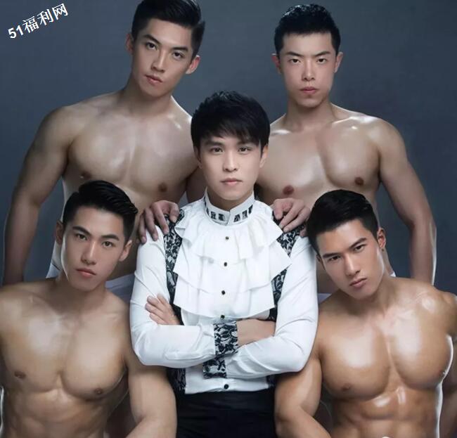 和裸身大屌肌肉男一起照相是一种什么样的体验? - 51虹马 和裸身大屌肌肉男一起照相是一种什么样的体验? - 51虹马