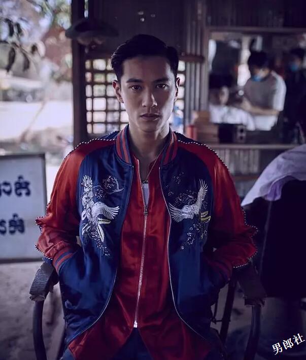 大鼻子男星自曝全体演员真空上阵，盯裆猫都不知道看谁好！-51虹马