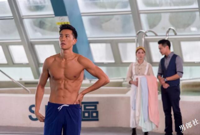 大鼻子男星自曝全体演员真空上阵，盯裆猫都不知道看谁好！ - 51虹马