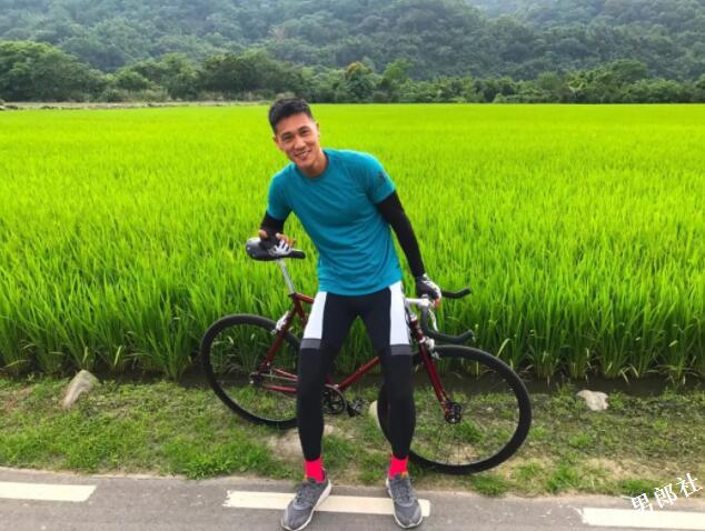 大鼻子男星自曝全体演员真空上阵，盯裆猫都不知道看谁好！ - 51虹马