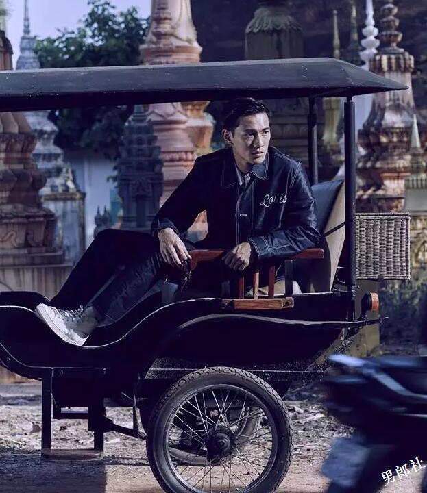 大鼻子男星自曝全体演员真空上阵，盯裆猫都不知道看谁好！ - 51虹马