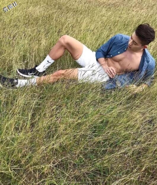 天菜男模浴照勾人，被摄影师疯狂邀约 - 51虹马