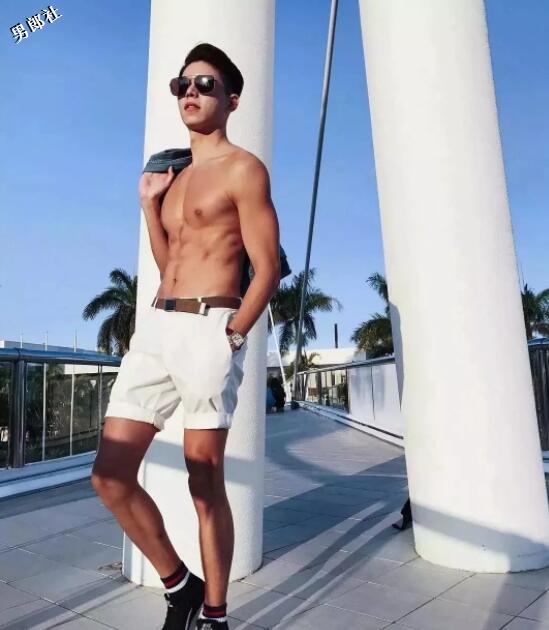 天菜男模浴照勾人，被摄影师疯狂邀约 - 51虹马