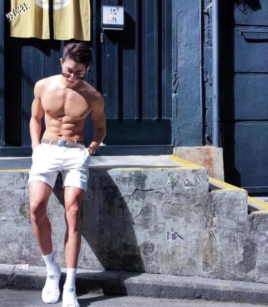 天菜男模浴照勾人，被摄影师疯狂邀约 - 51虹马