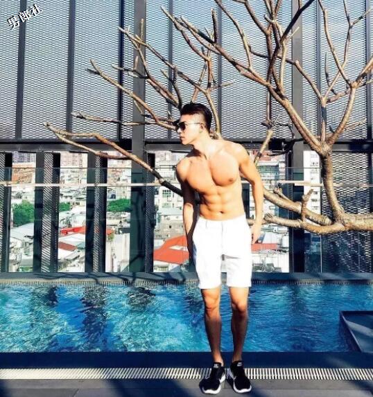 天菜男模浴照勾人，被摄影师疯狂邀约 - 51虹马