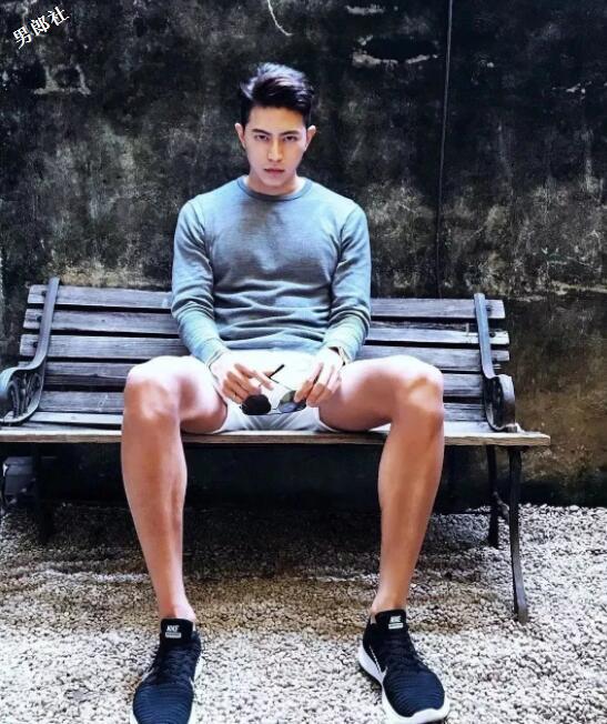 天菜男模浴照勾人，被摄影师疯狂邀约 - 51虹马