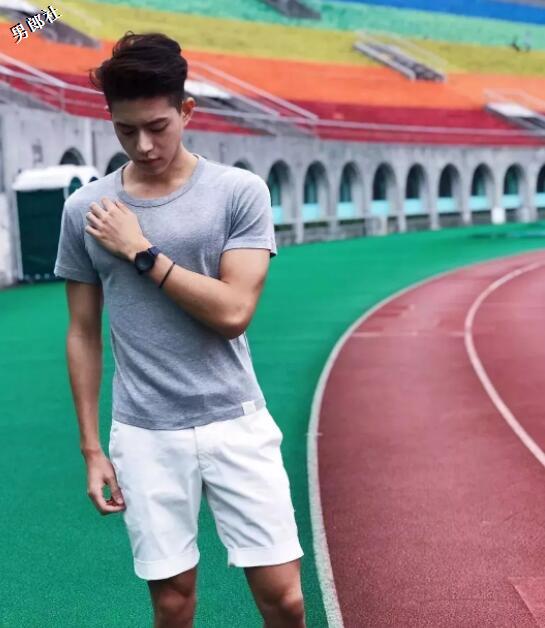 天菜男模浴照勾人，被摄影师疯狂邀约 - 51虹马