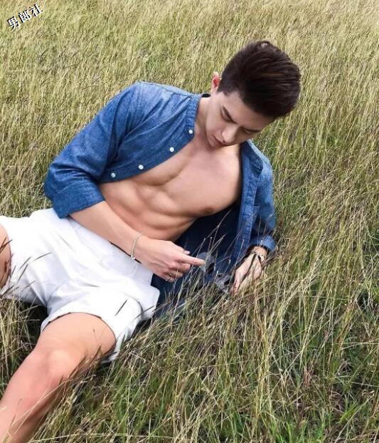 天菜男模浴照勾人，被摄影师疯狂邀约 - 51虹马