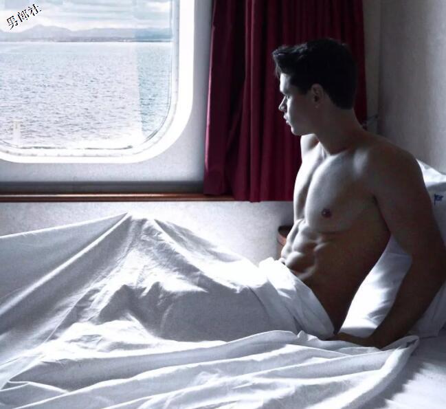 天菜医生自爆与双胞胎同行，让兄弟二人痛成尖叫鸡？ - 51虹马