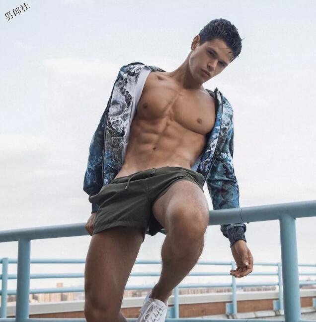 天菜医生自爆与双胞胎同行，让兄弟二人痛成尖叫鸡？ - 51虹马