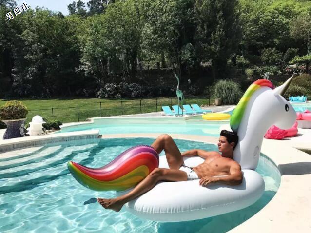 天菜医生自爆与双胞胎同行，让兄弟二人痛成尖叫鸡？ - 51虹马