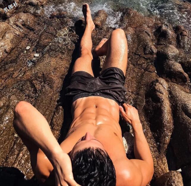 天菜医生自爆与双胞胎同行，让兄弟二人痛成尖叫鸡？ - 51虹马