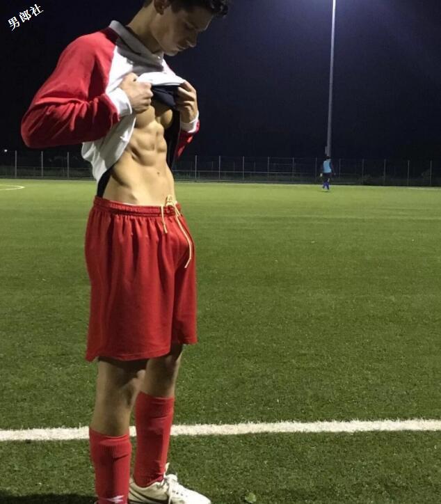 天菜医生自爆与双胞胎同行，让兄弟二人痛成尖叫鸡？ - 51虹马