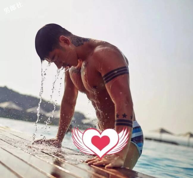 看点∣天菜尤物翘臀腹肌，筋肉摄影师不爱穿衣只爱脫！ - 51虹马