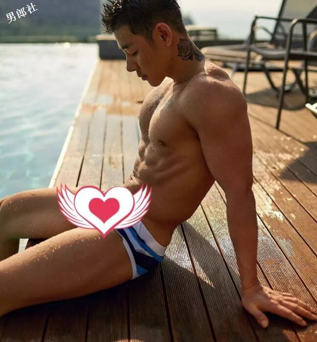 看点∣天菜尤物翘臀腹肌，筋肉摄影师不爱穿衣只爱脫！ - 51虹马