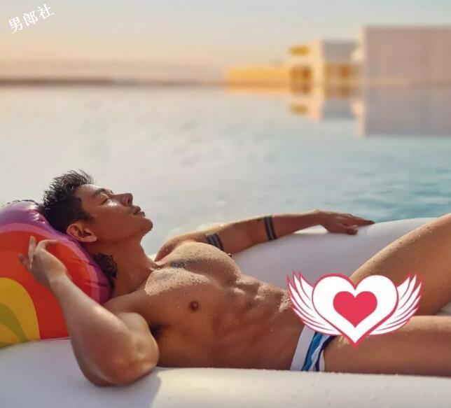 看点∣天菜尤物翘臀腹肌，筋肉摄影师不爱穿衣只爱脫！ - 51虹马