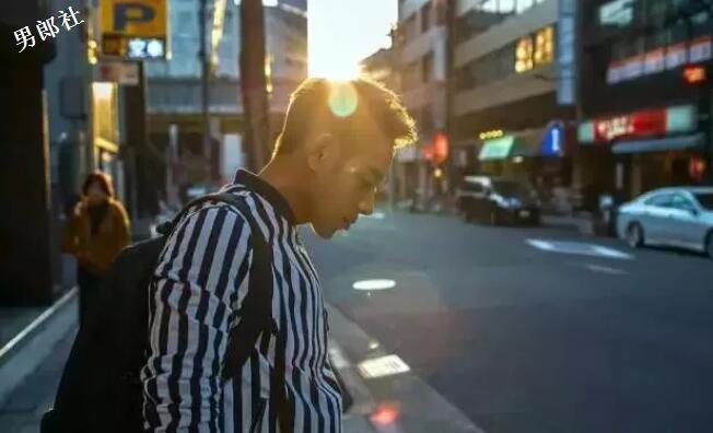 看点∣天菜尤物翘臀腹肌，筋肉摄影师不爱穿衣只爱脫！ - 51虹马