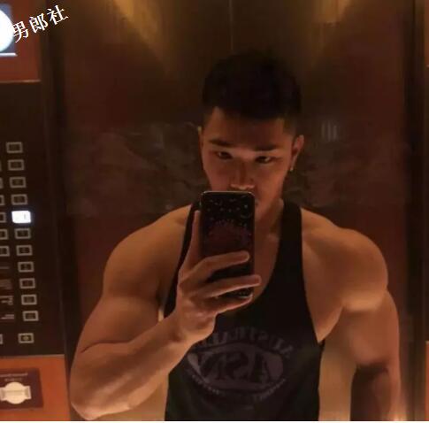 他的乳钉真的太Sexy！ - 51虹马