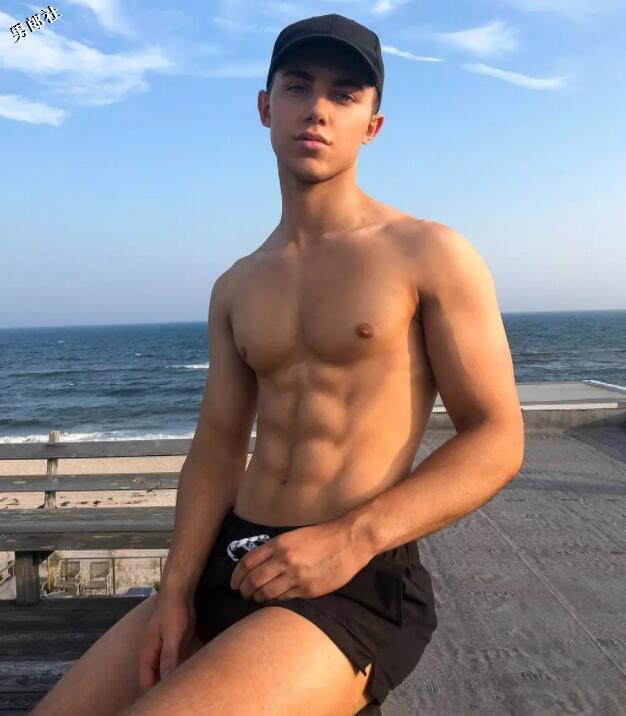 两小鲜肉兄弟太帅，被人误以为是情侣惹~你们看了怎么说？ - 51虹马