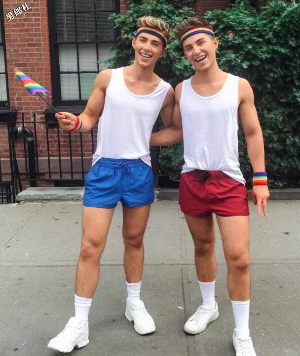 两小鲜肉兄弟太帅，被人误以为是情侣惹~你们看了怎么说？ - 51虹马