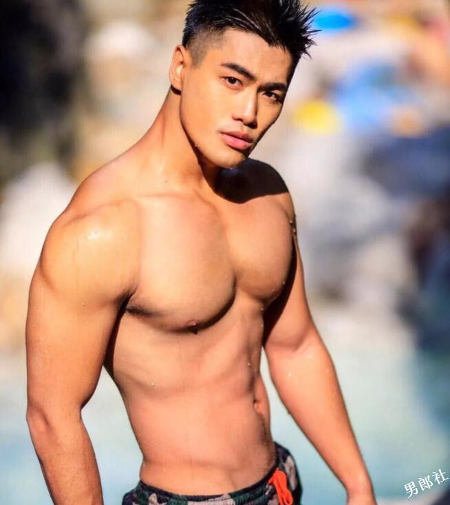 憨直大胸肌小狼狗，野性筋霸露天写真太惹火，让人食欲大开！-51虹马