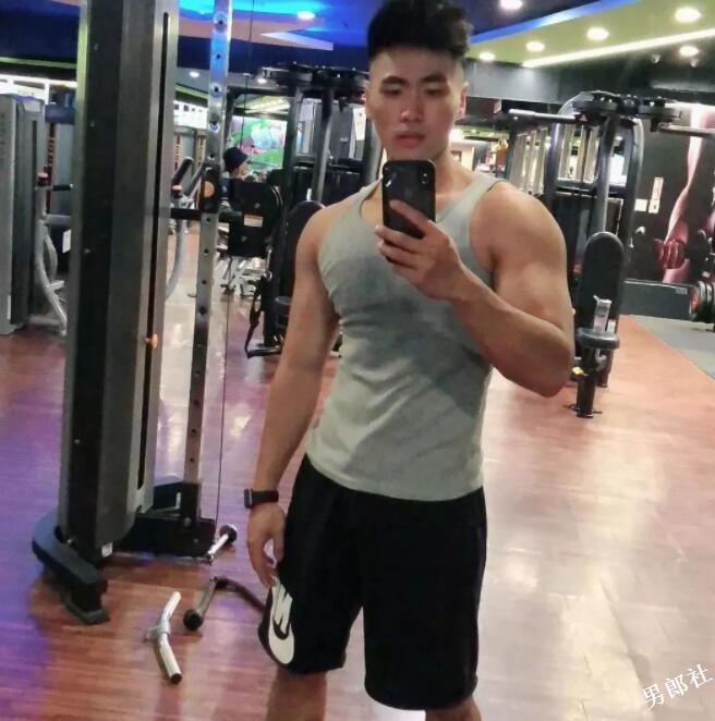 憨直大胸肌小狼狗，野性筋霸露天写真太惹火，让人食欲大开！ - 51虹马