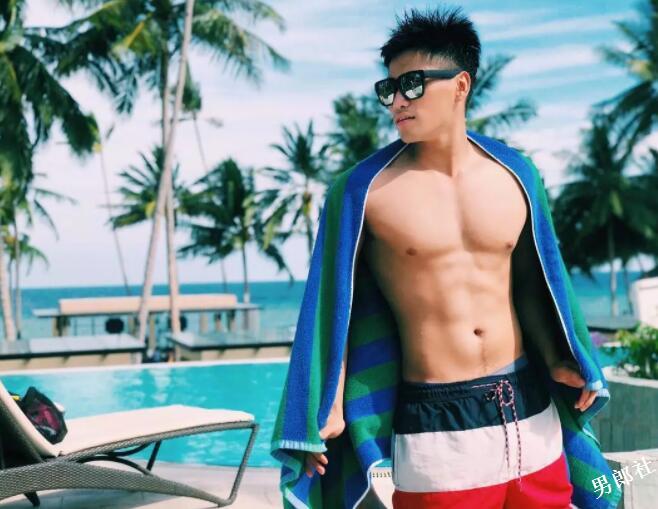 憨直大胸肌小狼狗，野性筋霸露天写真太惹火，让人食欲大开！ - 51虹马