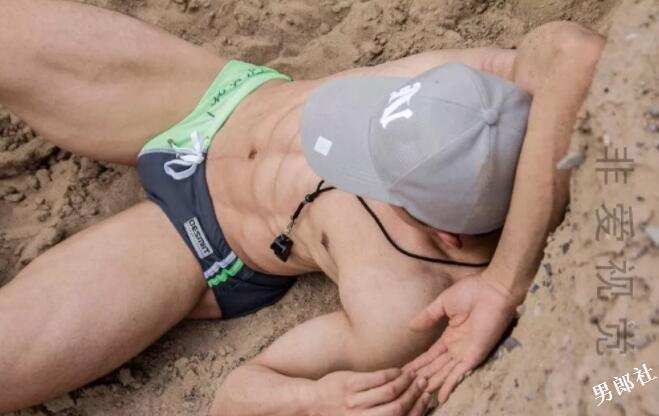 北体大新生军训现场惊现肌肉小狼狗！ - 51虹马