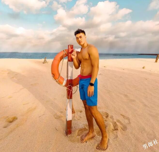 憨直大胸肌小狼狗，野性筋霸露天写真太惹火，让人食欲大开！ - 51虹马