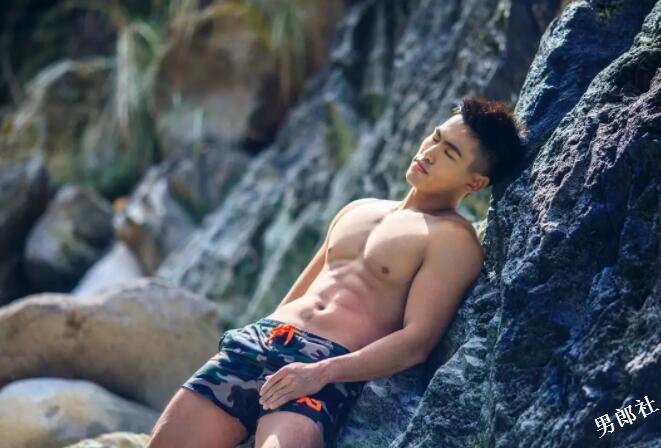 憨直大胸肌小狼狗，野性筋霸露天写真太惹火，让人食欲大开！ - 51虹马