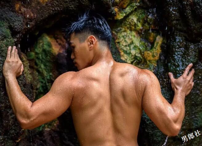 憨直大胸肌小狼狗，野性筋霸露天写真太惹火，让人食欲大开！ - 51虹马