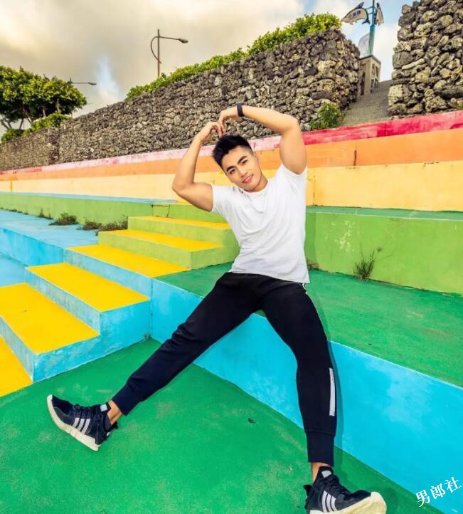 憨直大胸肌小狼狗，野性筋霸露天写真太惹火，让人食欲大开！ - 51虹马